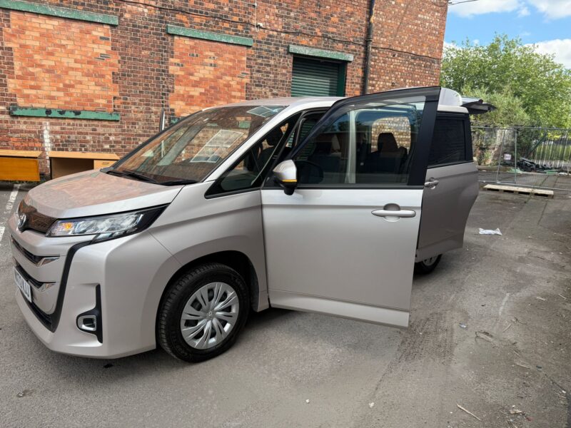 2022 Toyota Noah New Shape ZWR80 Auto 1.8 Hybrid – ULEZ Free – Euro 6