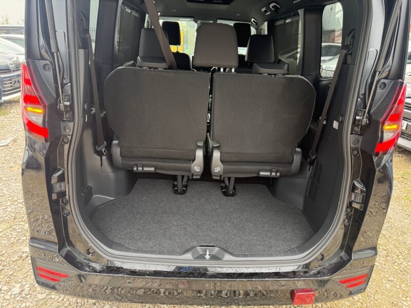 2025 Toyota Noah 1.8 Hybrid – ULEZ Free | Euro 6 | 8,833 Miles | Manchester, United Kingdom