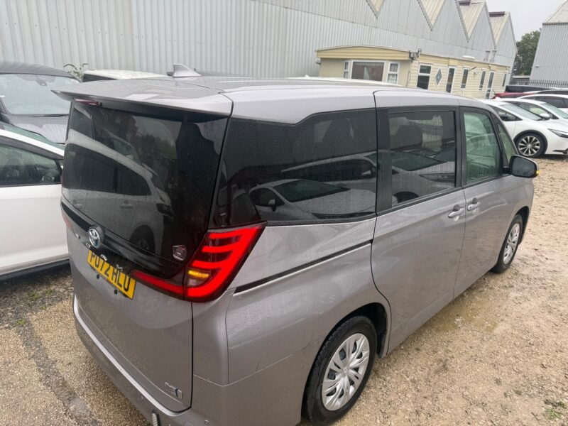 2022 Toyota Noah 1.8 Hybrid – ULEZ Free 7 Seater Family MPV UK