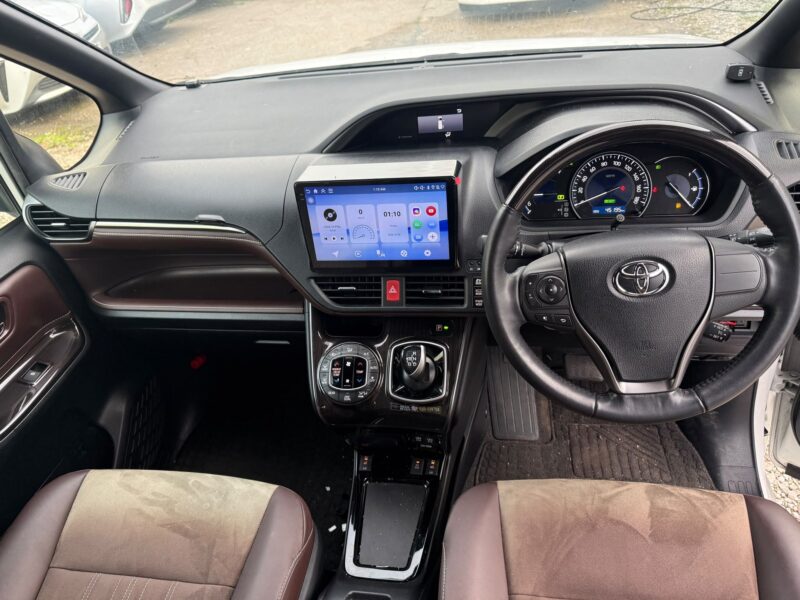 2018 Toyota Esquire 1.8 Hybrid – Used Hybrid MPV in Manchester UK