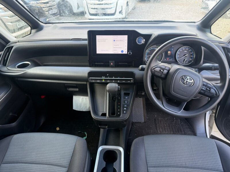 2022 Toyota Noah 1.8 Hybrid – Used Hybrid MPV in Manchester UK