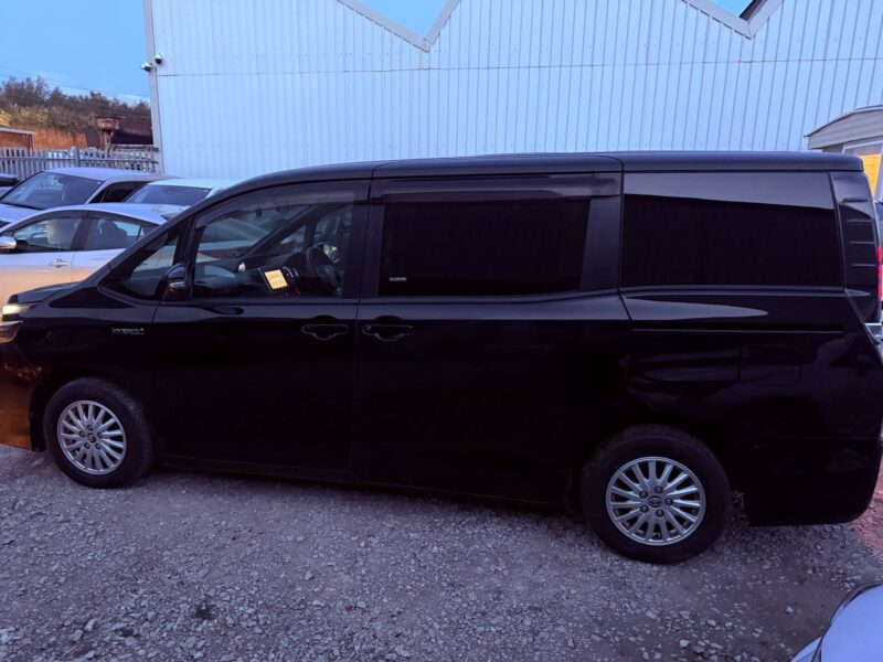 2016 Toyota Voxy 1.8 Hybrid for Sale in Manchester, UK – ULEZ Free, Euro 6