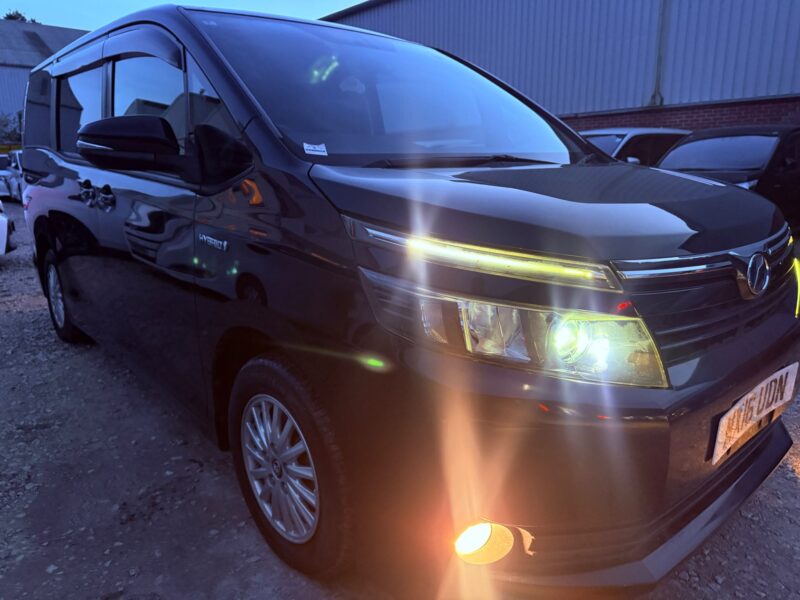 2016 Toyota Voxy 1.8 Hybrid for Sale in Manchester, UK – ULEZ Free, Euro 6