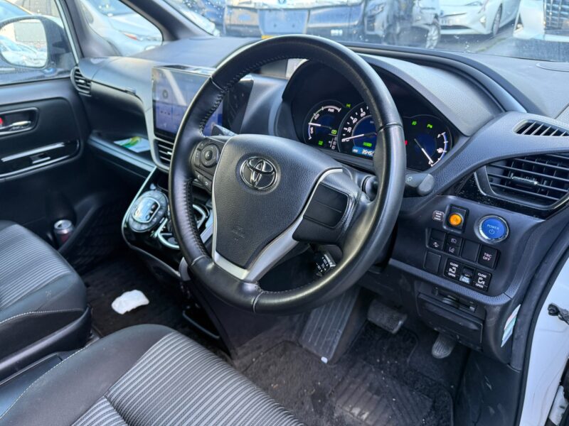2020 Toyota Voxy 1.8 Hybrid Automatic 7 Seater – Manchester UK